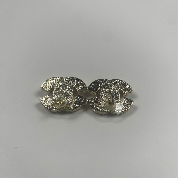 Chanel Pink & Black Enamel CC Stud Earrings - Picture 5 of 6